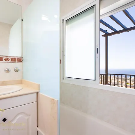 Yulian Feriehus Costa Adeje (Tenerife)