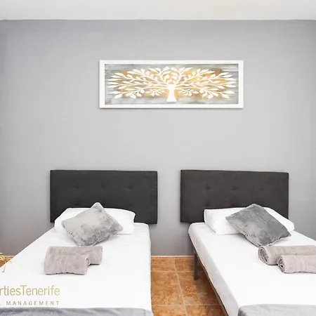 Yulian Feriehus Costa Adeje (Tenerife)